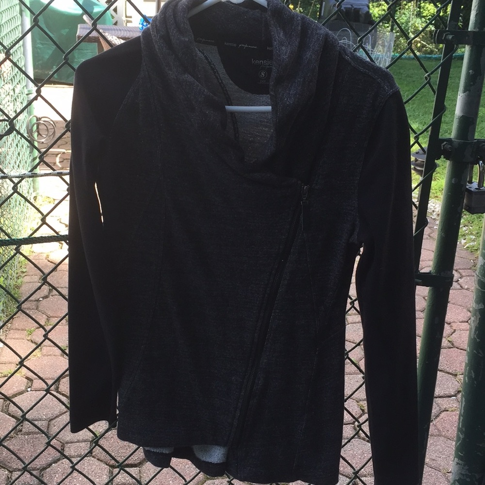 Zippered sweatshirt